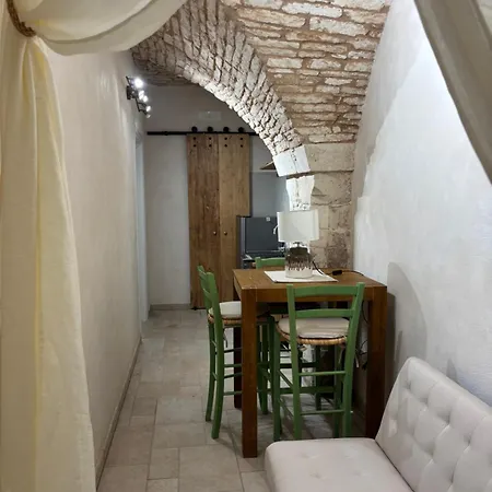 17 Per 2 Apartment *